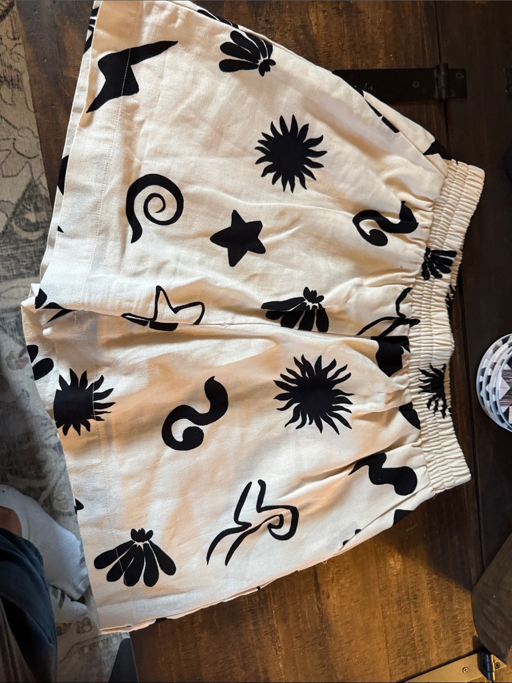 Women’s Black & Cream Printed Elastic-Waist Shorts